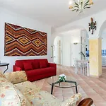 Large 2 Bdr Downtown - Ac & Terrace