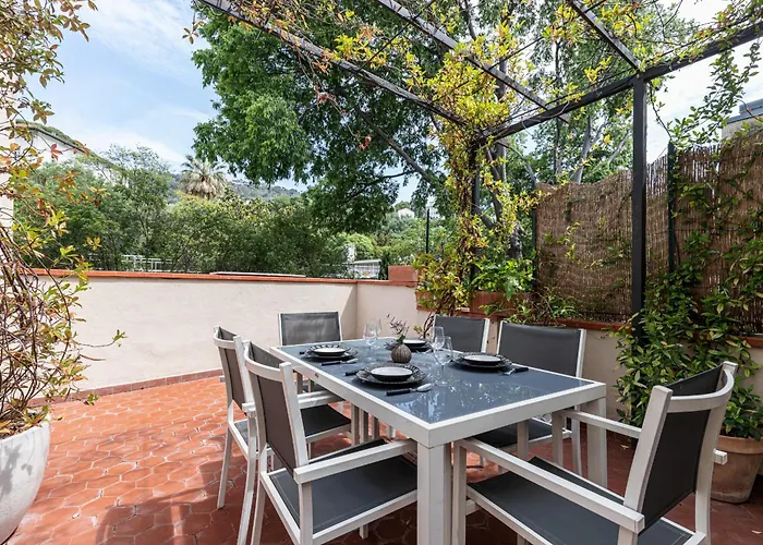 Large 2 Bdr Downtown - Ac & Terrace