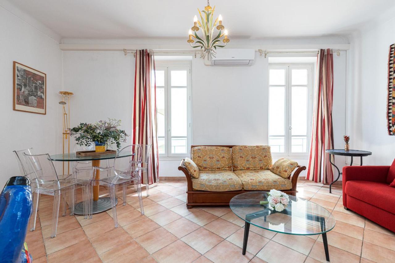 Large 2 Bdr Downtown - Ac & Terrace *