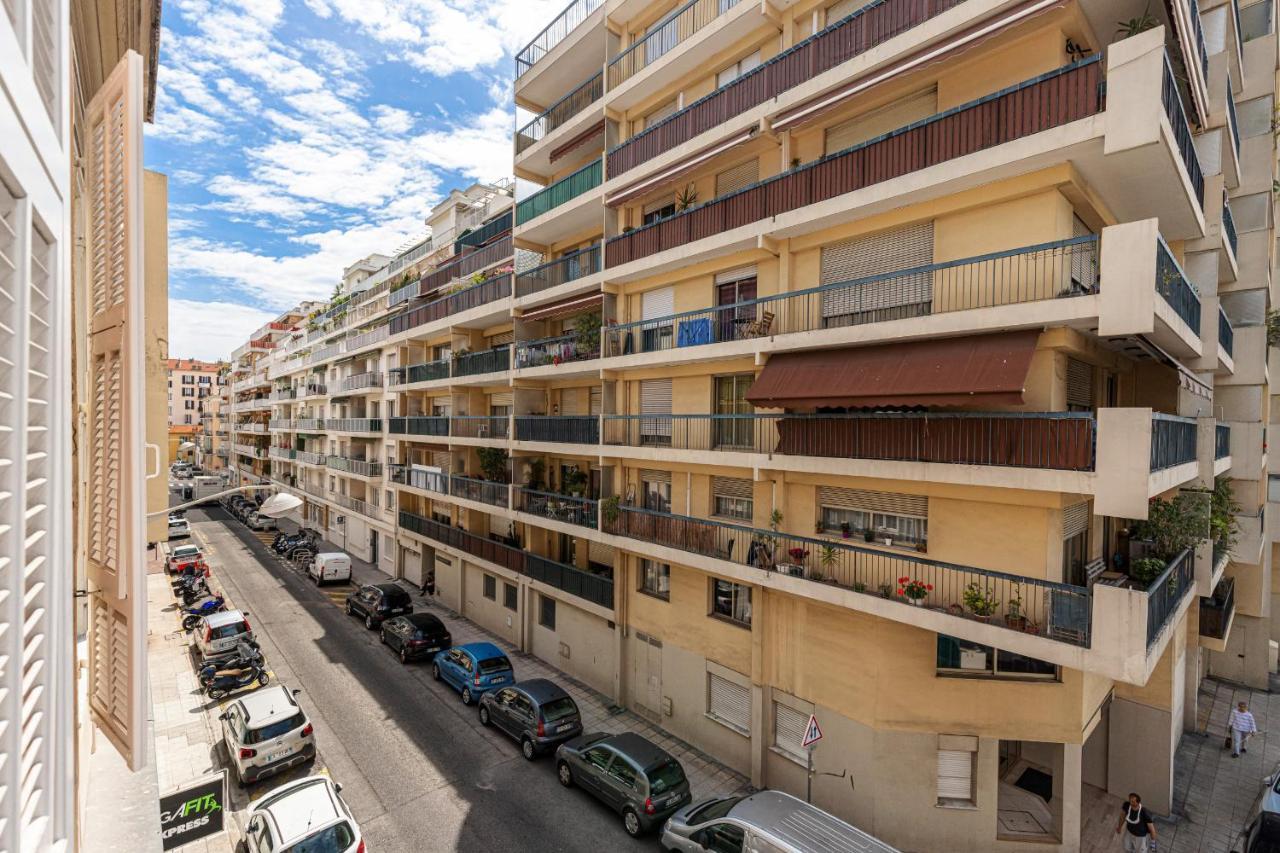 Large 2 Bdr Downtown - Ac & Terrace