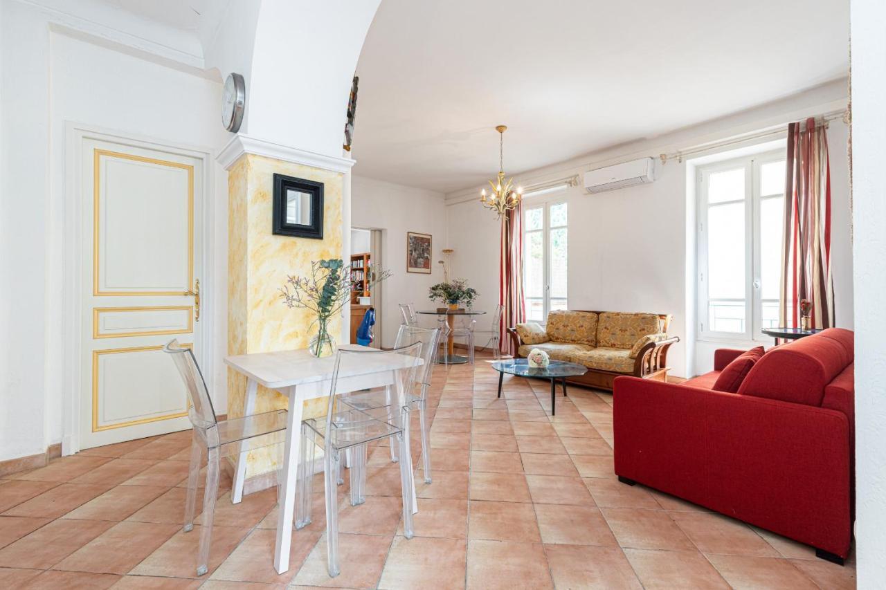 Large 2 Bdr Downtown - Ac & Terrace *