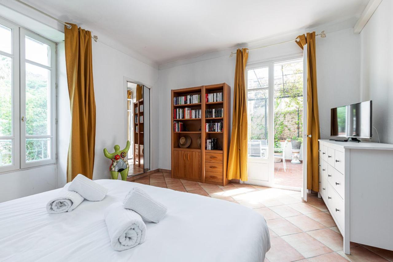 Large 2 Bdr Downtown - Ac & Terrace *
