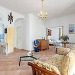 Large 2 Bdr Downtown - Ac & Terrace