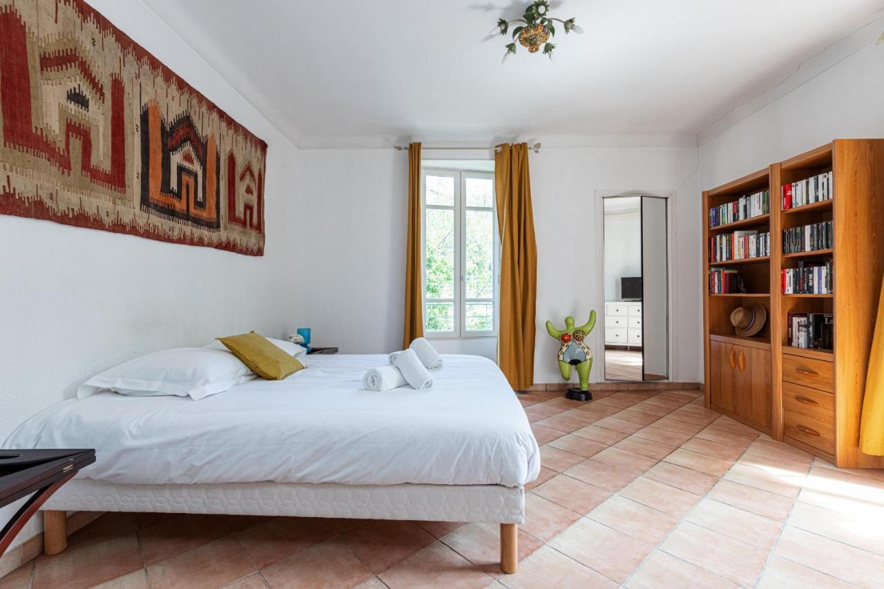 Large 2 Bdr Downtown - Ac & Terrace Apartment