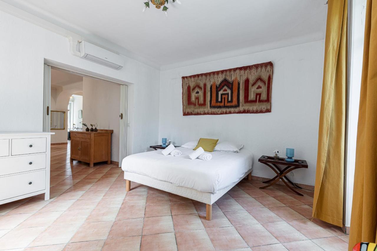 Large 2 Bdr Downtown - Ac & Terrace